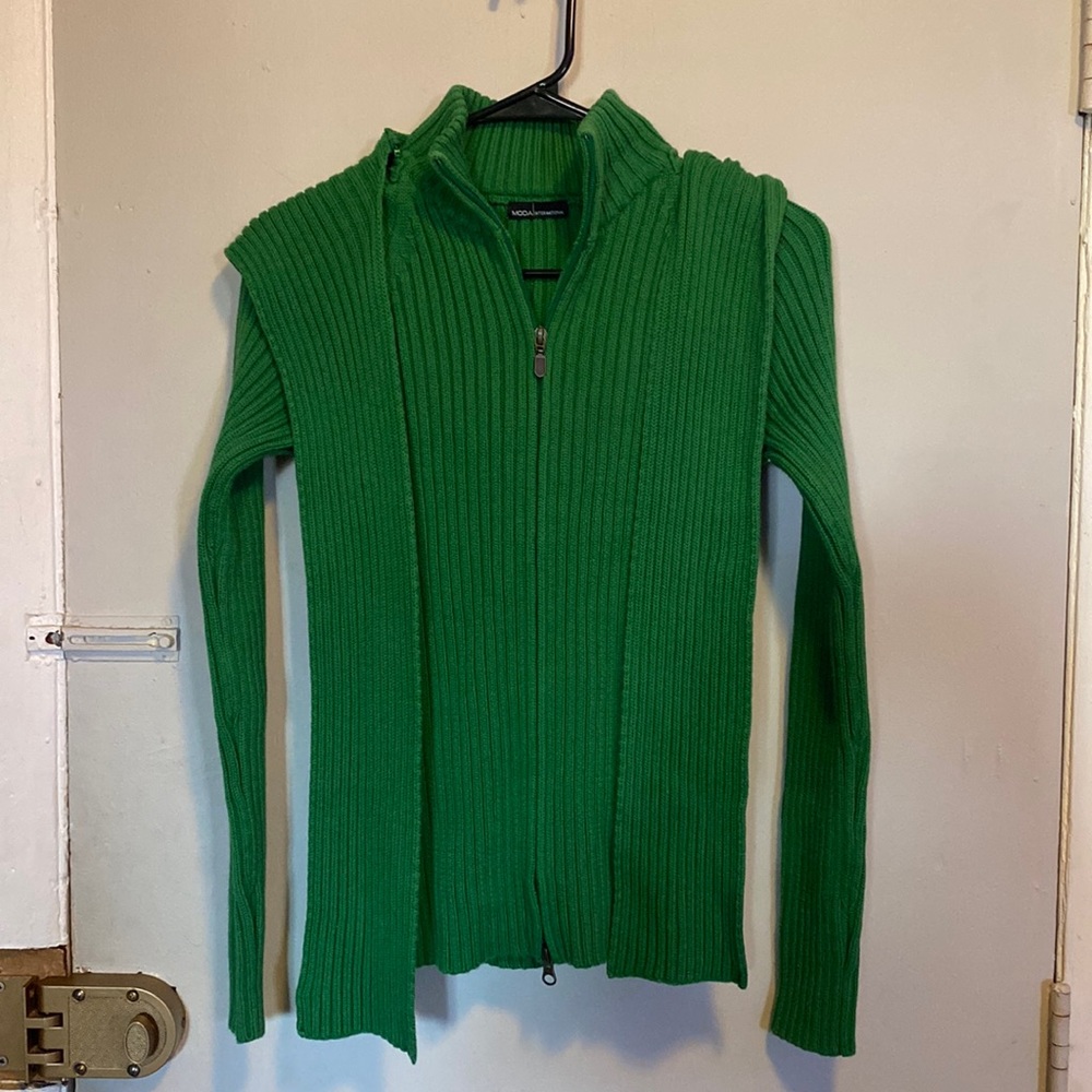 Moda international green sweater